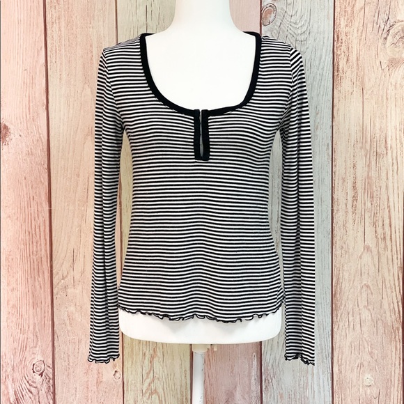 Tops - 🌸3/$25 5/$35 SALE🌸 Women’s Black and White Striped Scoop Neck Long Sleeve Tee